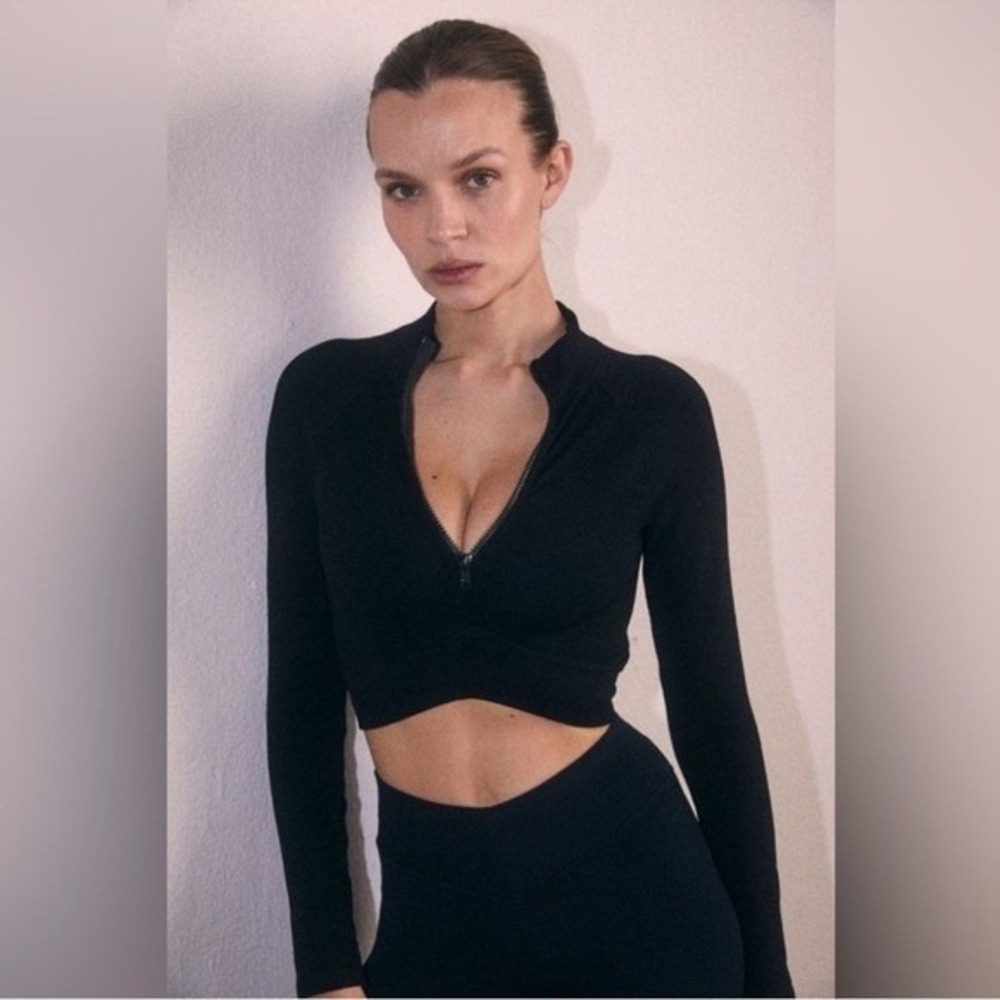 NWT‎ Joja Exhale Long Sleeve Half-Zip Crop Top in Black, Size XS